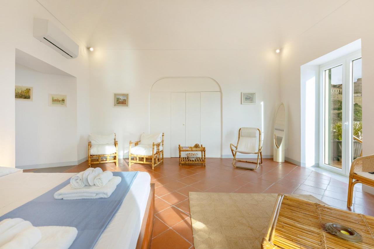 Torretta Corricella- Punta Pizzaco Apartment Прочида Екстериор снимка