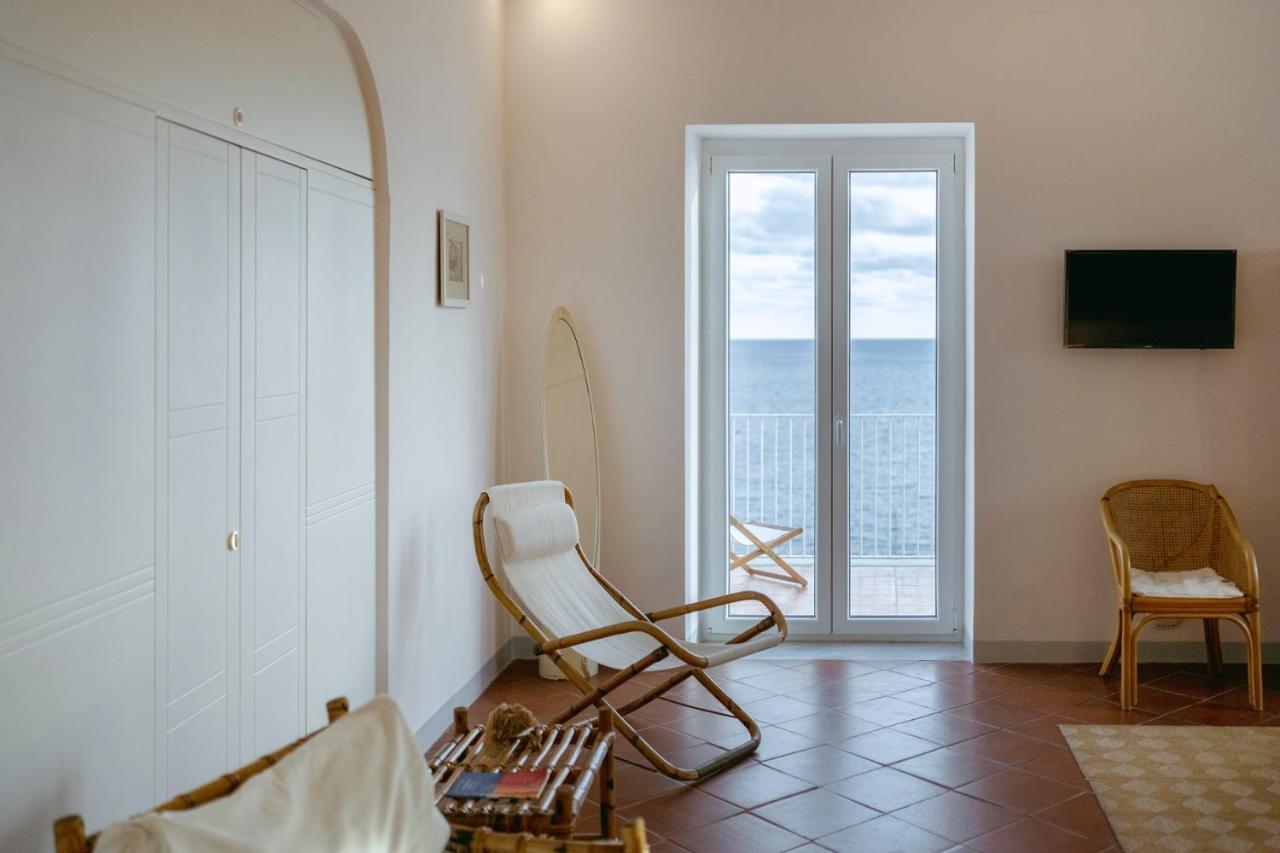 Torretta Corricella- Punta Pizzaco Apartment Прочида Екстериор снимка
