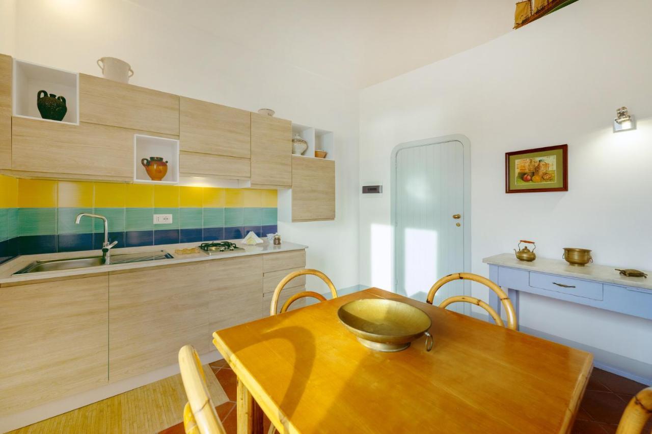 Torretta Corricella- Punta Pizzaco Apartment Прочида Екстериор снимка