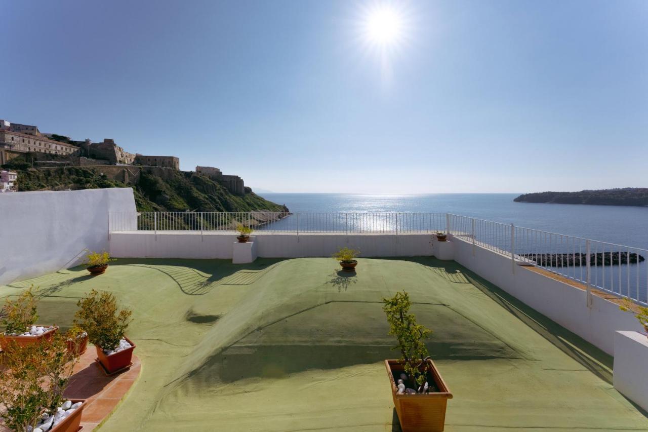 Torretta Corricella- Punta Pizzaco Apartment Прочида Екстериор снимка
