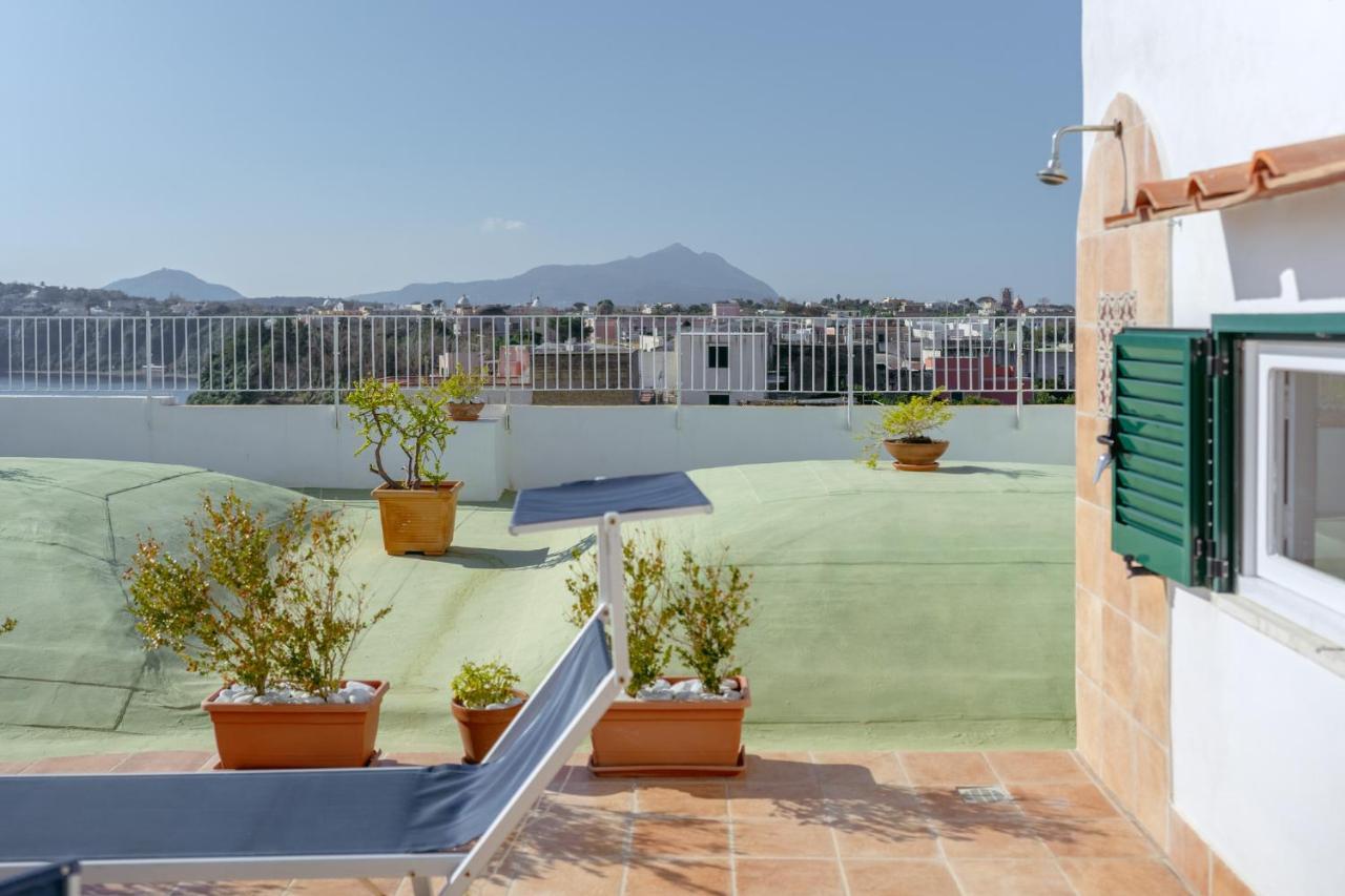 Torretta Corricella- Punta Pizzaco Apartment Прочида Екстериор снимка